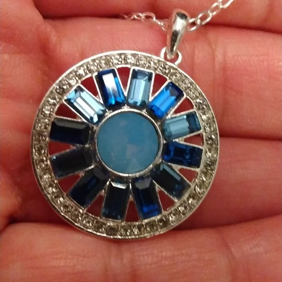 Beautifully Blue baguette necklace - Picture 4 of 9